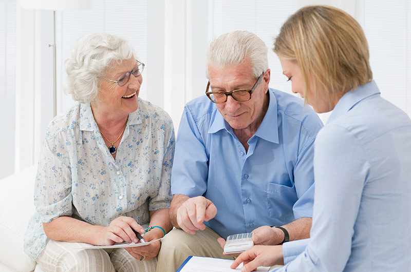Difference Between Living Will & Health Care Surrogate
